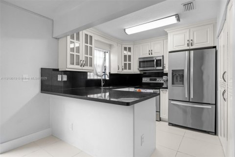 Copropriété à vendre à Miami, Floride: 3 chambres, 132.29 m2 № 1973382 - photo 12