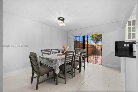 Copropriété à vendre à Miami, Floride: 3 chambres, 132.29 m2 № 1973382 - photo 9