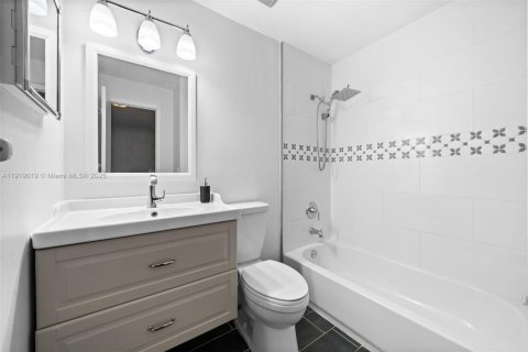 Copropriété à vendre à Miami, Floride: 3 chambres, 132.29 m2 № 1973382 - photo 18