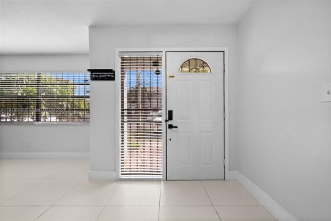 Copropriété à vendre à Miami, Floride: 3 chambres, 132.29 m2 № 1973382 - photo 2