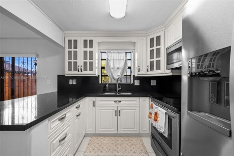 Copropriété à vendre à Miami, Floride: 3 chambres, 132.29 m2 № 1973382 - photo 13