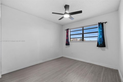 Copropriété à vendre à Miami, Floride: 3 chambres, 132.29 m2 № 1973382 - photo 16