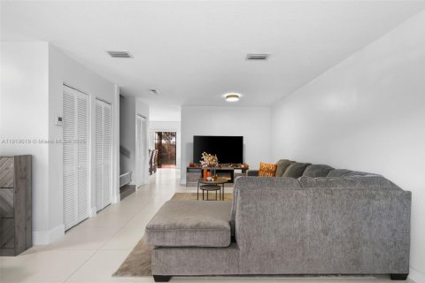 Copropriété à vendre à Miami, Floride: 3 chambres, 132.29 m2 № 1973382 - photo 4