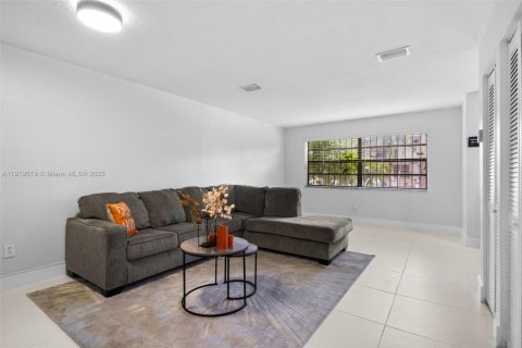 Copropriété à vendre à Miami, Floride: 3 chambres, 132.29 m2 № 1973382 - photo 8