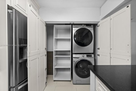 Copropriété à vendre à Miami, Floride: 3 chambres, 132.29 m2 № 1973382 - photo 14