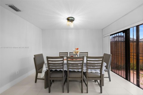 Copropriété à vendre à Miami, Floride: 3 chambres, 132.29 m2 № 1973382 - photo 10