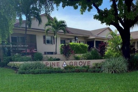 Condo in Miami, Florida, 2 bedrooms  № 1941151 - photo 11