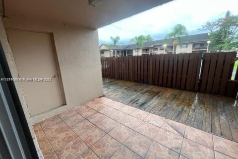 Condo in Miami, Florida, 2 bedrooms  № 1941151 - photo 10