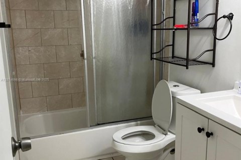 Condo in Miami, Florida, 2 bedrooms  № 1941151 - photo 7