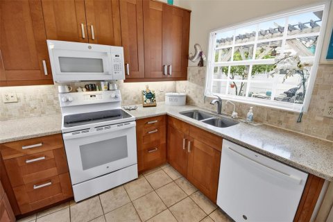 House in Palm Coast, Florida 3 bedrooms, 128.39 sq.m. № 2195433 - photo 26