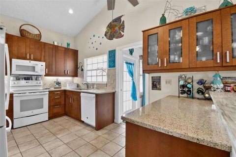 House in Palm Coast, Florida 3 bedrooms, 128.39 sq.m. № 2195433 - photo 4