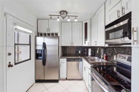 Снять в аренду кондоминиум в Авентура, Флорида 2 спальни, 87.7м2, № 1989669 - фото 3