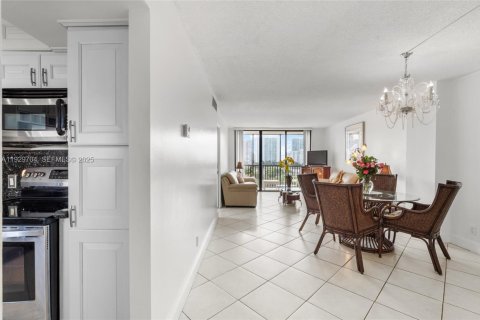 Снять в аренду кондоминиум в Авентура, Флорида 2 спальни, 87.7м2, № 1989669 - фото 2