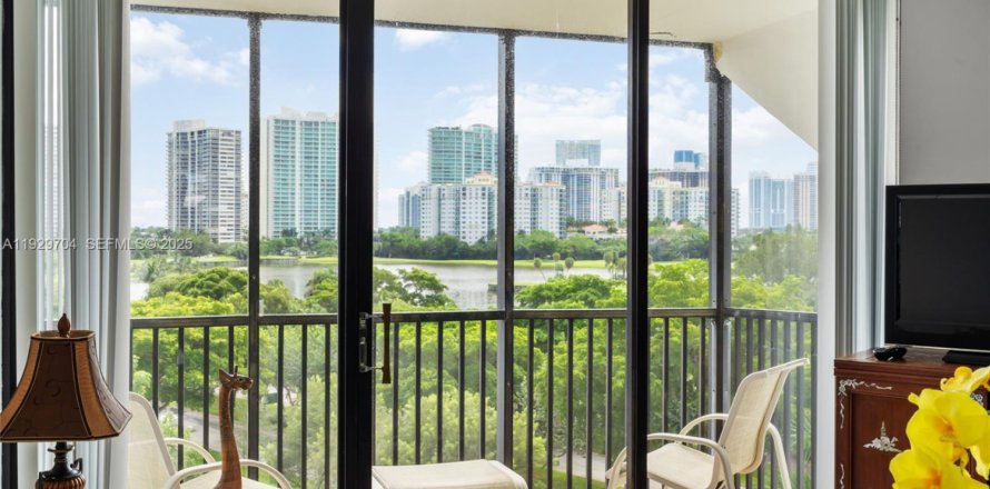 Кондоминиум с 2 спальнями в Авентура, Флорида № 1989669