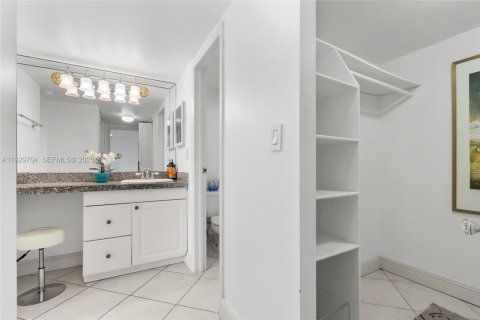 Снять в аренду кондоминиум в Авентура, Флорида 2 спальни, 87.7м2, № 1989669 - фото 10