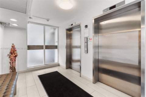 Снять в аренду кондоминиум в Авентура, Флорида 2 спальни, 87.7м2, № 1989669 - фото 20