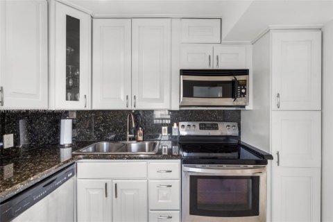 Снять в аренду кондоминиум в Авентура, Флорида 2 спальни, 87.7м2, № 1989669 - фото 4