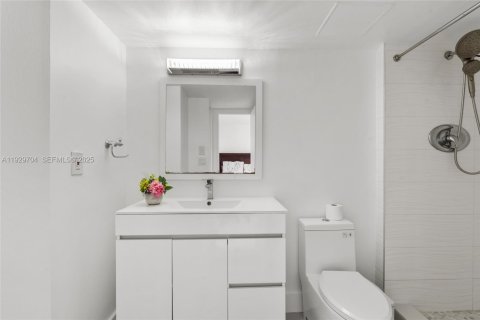 Снять в аренду кондоминиум в Авентура, Флорида 2 спальни, 87.7м2, № 1989669 - фото 16