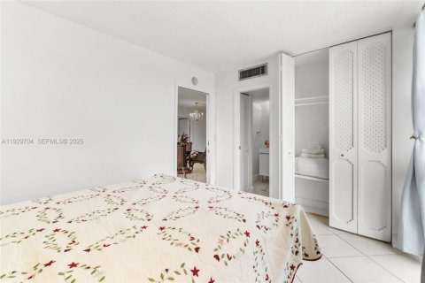 Снять в аренду кондоминиум в Авентура, Флорида 2 спальни, 87.7м2, № 1989669 - фото 15