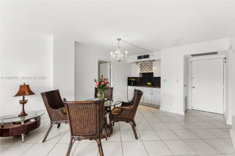 Снять в аренду кондоминиум в Авентура, Флорида 2 спальни, 87.7м2, № 1989669 - фото 9