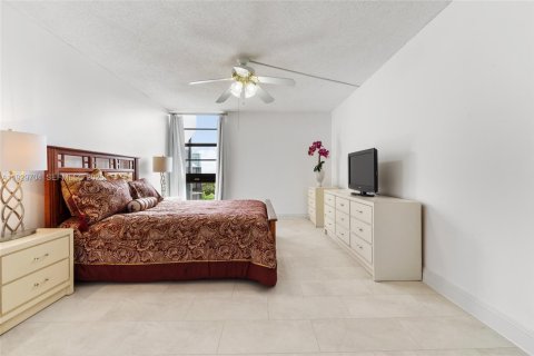 Снять в аренду кондоминиум в Авентура, Флорида 2 спальни, 87.7м2, № 1989669 - фото 12