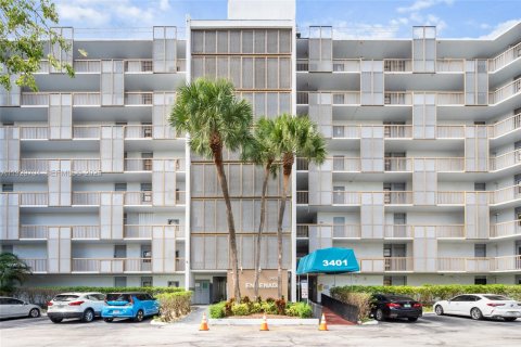 Снять в аренду кондоминиум в Авентура, Флорида 2 спальни, 87.7м2, № 1989669 - фото 19