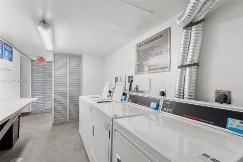 Снять в аренду кондоминиум в Авентура, Флорида 2 спальни, 87.7м2, № 1989669 - фото 21