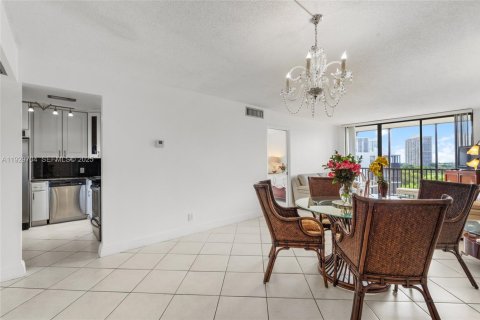 Снять в аренду кондоминиум в Авентура, Флорида 2 спальни, 87.7м2, № 1989669 - фото 5