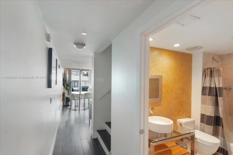 Condominio en venta en Miami Beach, Florida, 2 dormitorios, 157.93 m2 № 1888402 - foto 11