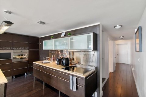 Condominio en venta en Miami Beach, Florida, 2 dormitorios, 157.93 m2 № 1888402 - foto 13