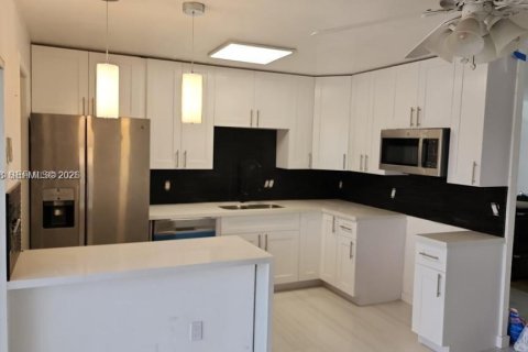 Apartment in Cutler Bay, Florida 2 bedrooms, 87.33 sq.m. № 2074942