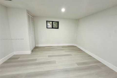 Casa en venta en Miami Gardens, Florida, 5 dormitorios, 202.71 m2 № 1971072 - foto 29