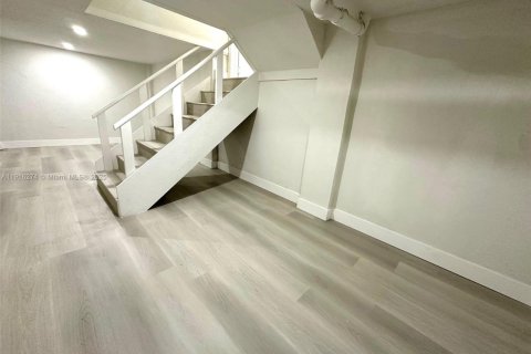 Casa en venta en Miami Gardens, Florida, 5 dormitorios, 202.71 m2 № 1971072 - foto 21