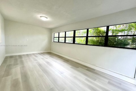 Casa en venta en Miami Gardens, Florida, 5 dormitorios, 202.71 m2 № 1971072 - foto 17