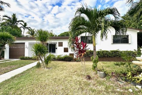 Casa en venta en Miami Gardens, Florida, 5 dormitorios, 202.71 m2 № 1971072 - foto 4