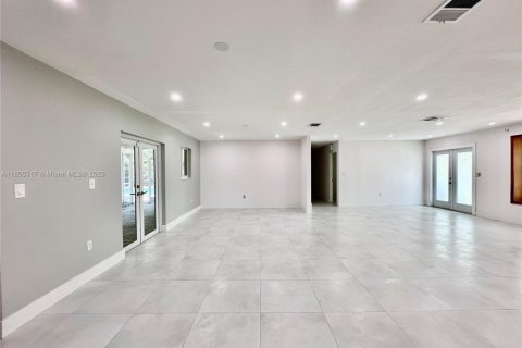 Casa en venta en Palmetto Bay, Florida, 3 dormitorios, 202.9 m2 № 1752416 - foto 11