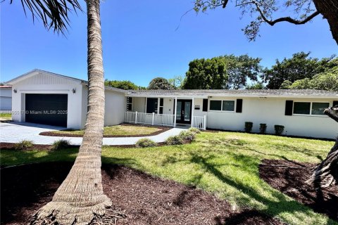 Casa en venta en Palmetto Bay, Florida, 3 dormitorios, 202.9 m2 № 1752416 - foto 2