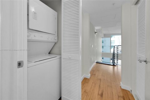 Condo in Miami, Florida, 1 bedroom  № 1954526 - photo 18
