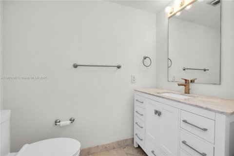 Condo in Miami, Florida, 1 bedroom  № 1954526 - photo 7