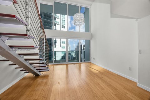 Condo in Miami, Florida, 1 bedroom  № 1954526 - photo 3