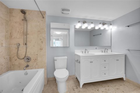 Condo in Miami, Florida, 1 bedroom  № 1954526 - photo 20