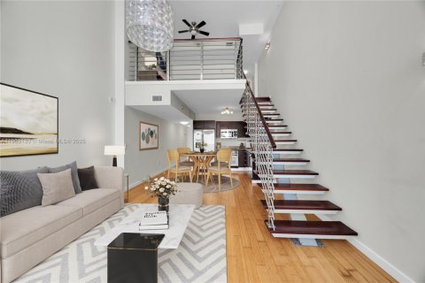 Condo in Miami, Florida, 1 bedroom  № 1954526 - photo 5