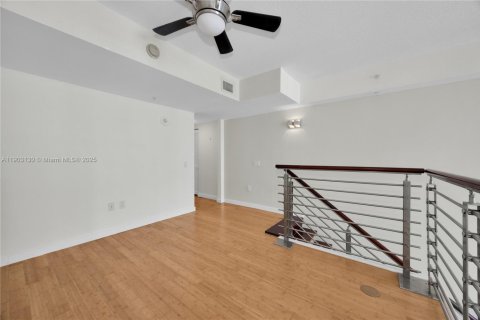 Condo in Miami, Florida, 1 bedroom  № 1954526 - photo 17
