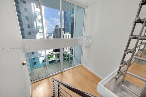 Condo in Miami, Florida, 1 bedroom  № 1954526 - photo 13