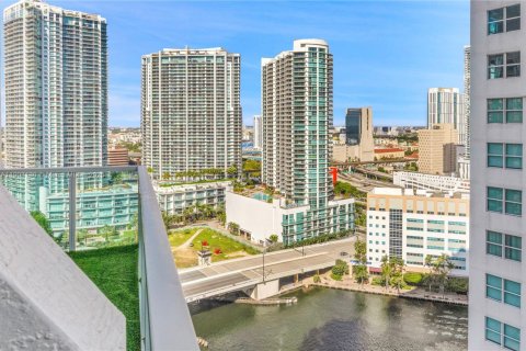Condo in Miami, Florida, 1 bedroom  № 1954526 - photo 10
