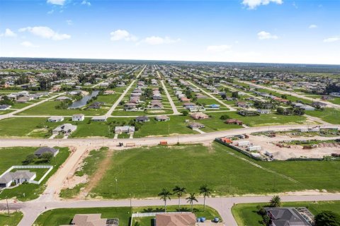 Terreno en venta en Cape Coral, Florida № 1883384 - foto 12