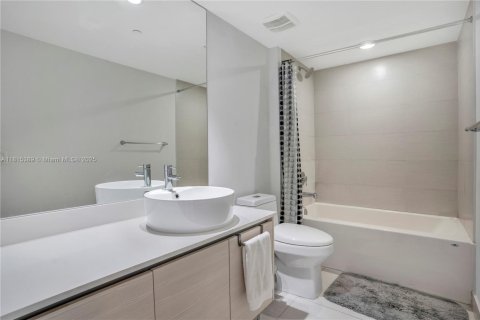 Condominio en alquiler en Miami, Florida, 2 dormitorios, 92.81 m2 № 2054320 - foto 11