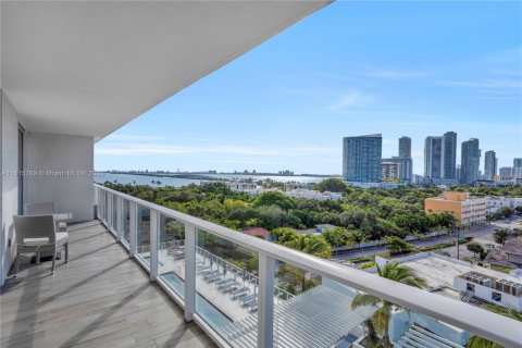 Condominio en Miami, Florida, 2 dormitorios  № 2054320