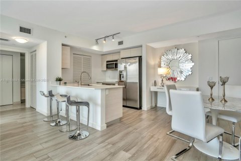 Condominio en alquiler en Miami, Florida, 2 dormitorios, 92.81 m2 № 2054320 - foto 18
