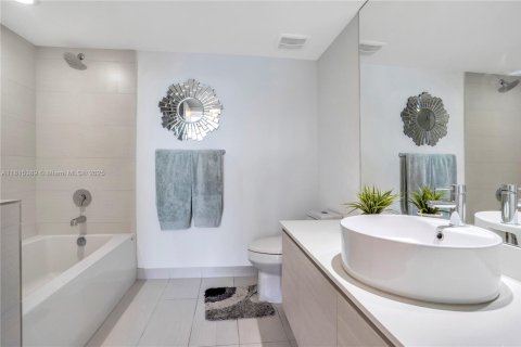 Condominio en alquiler en Miami, Florida, 2 dormitorios, 92.81 m2 № 2054320 - foto 6